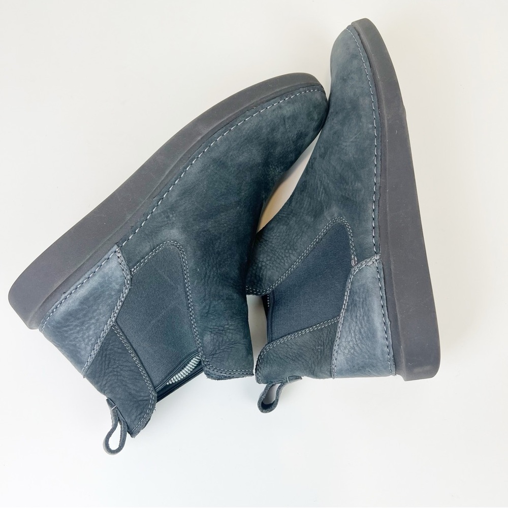 CLARKS Chelsea Boots HALE Mid Men’s‎ 7.5 Gray Nubuck Pull On - Picture 6 of 9